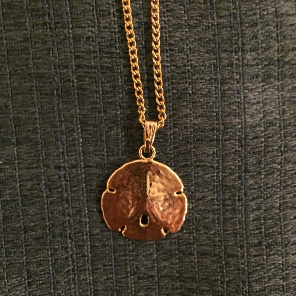 🥳 Sand dollar pendent on gold chain 🥳